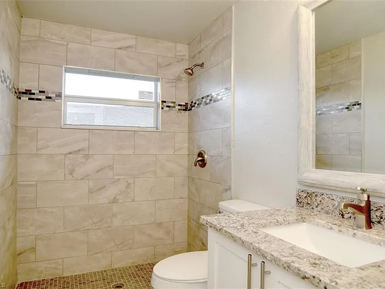 2412 NW 8th Pl — Photo 13