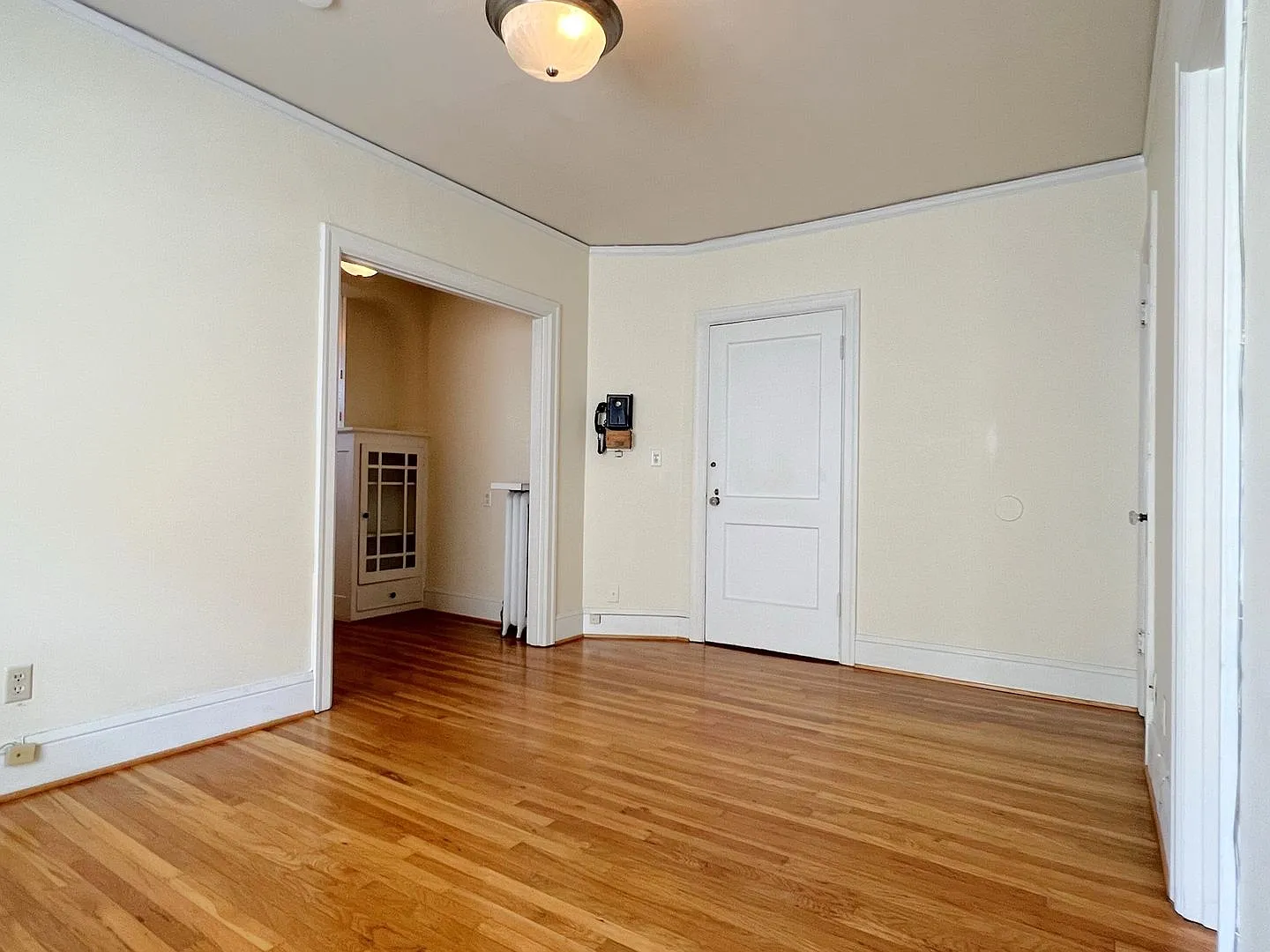 633 - Northrup Apartments — Photo 2