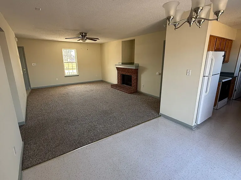 105 Taylors Ct — Photo 16