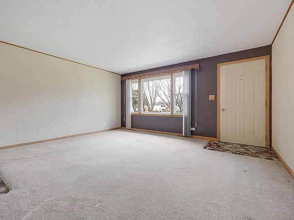 2nd image of 810 Revere Rd