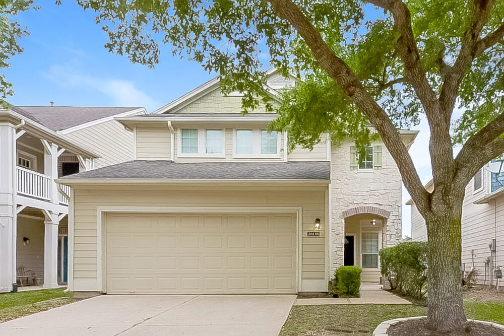 3 bed, 2.5 bath, 2365 sqft, $2,530 — Photo 1