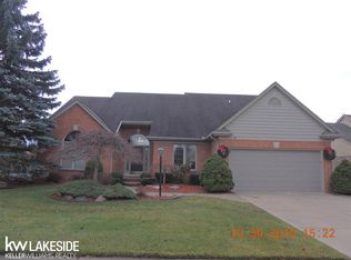 20600 Breezeway Dr, Macomb, MI 48044