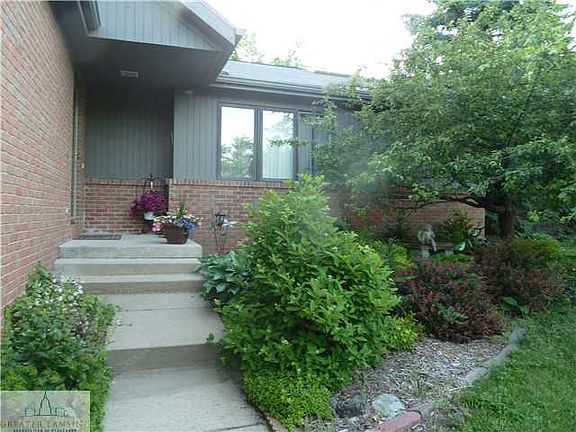 3rd image of 5245 Golden Cir
