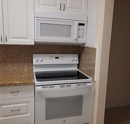 4th image of 8460 Sunrise Lakes Blvd