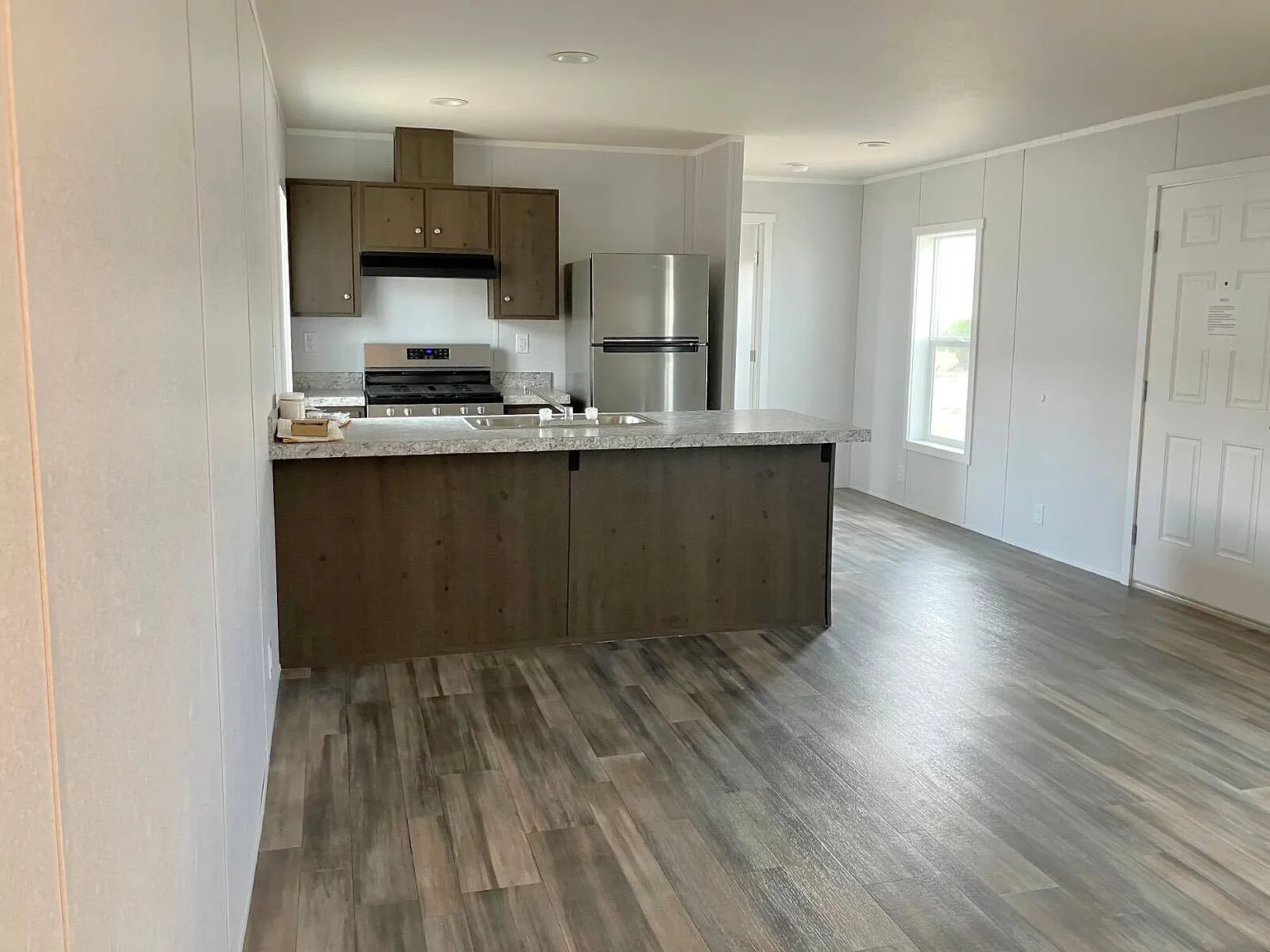 3 bed, 2.0 bath, 960 sqft, $1,595 — Photo 2