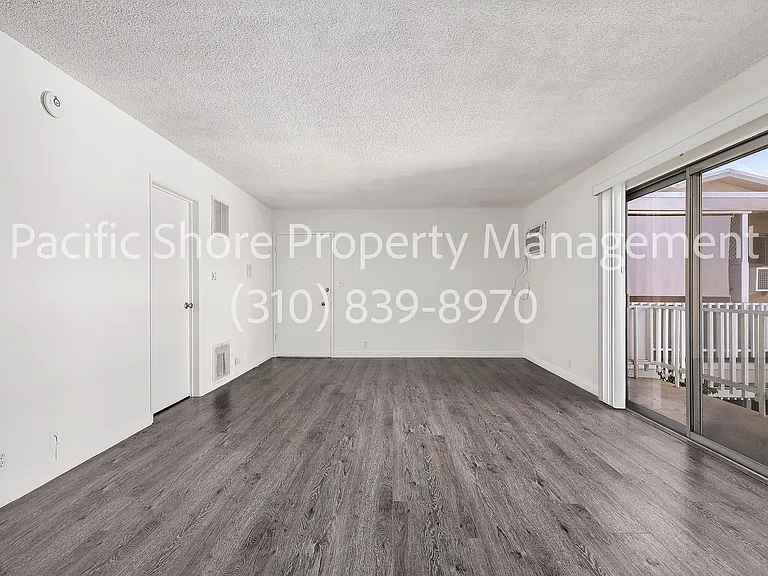 868 West Knoll Apartments — Photo 21