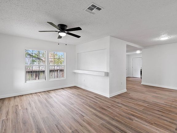 4th image of 2846 Niagara St