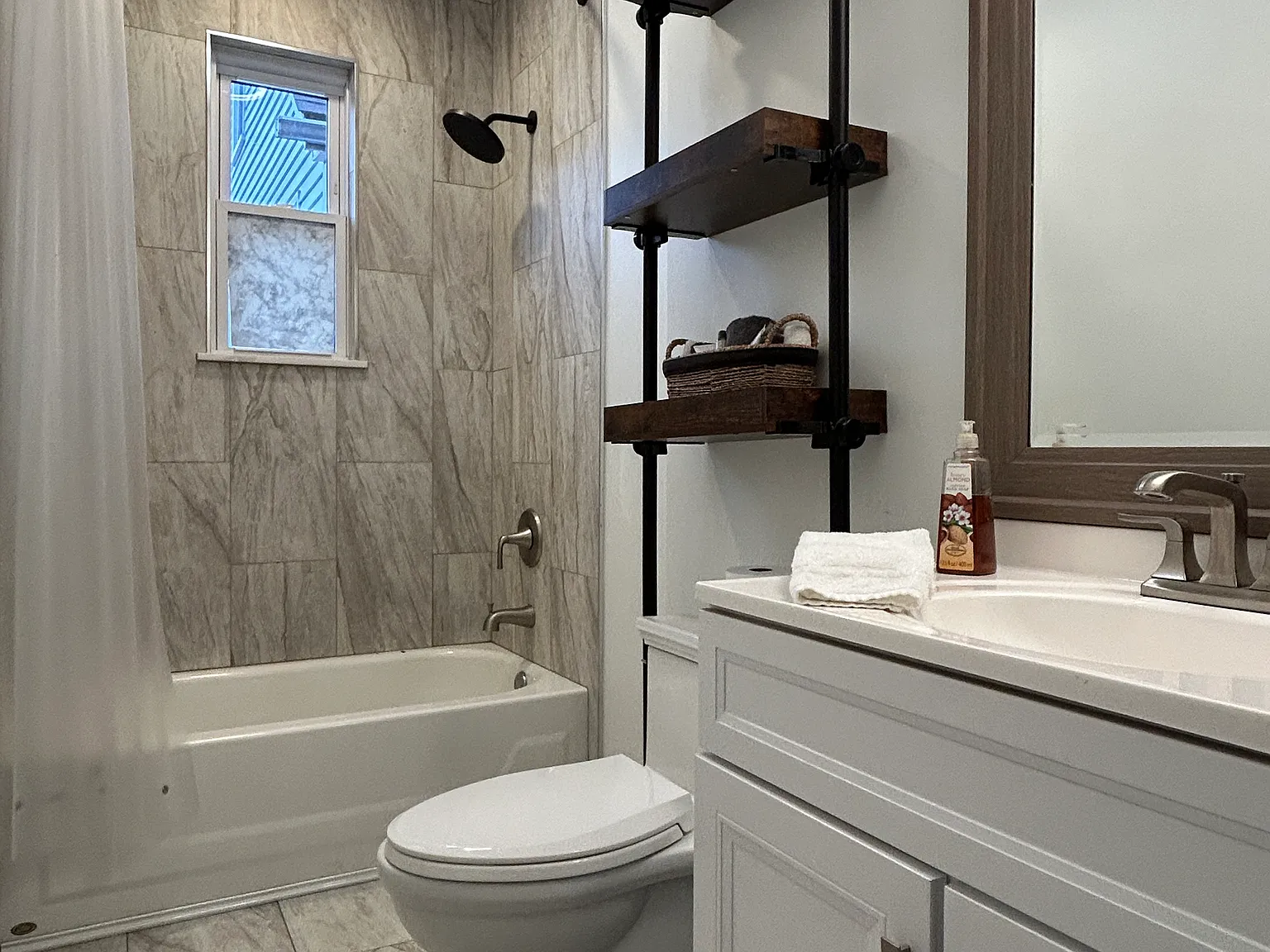 2 bed, 900 sqft, $1,200 — Photo 4