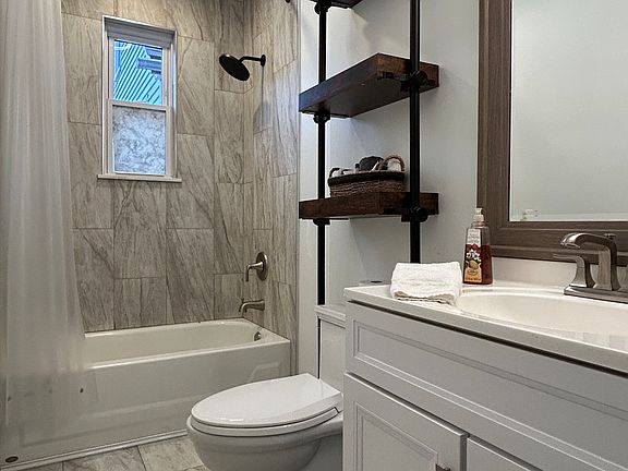 4th image of 2748 Poland St #2R