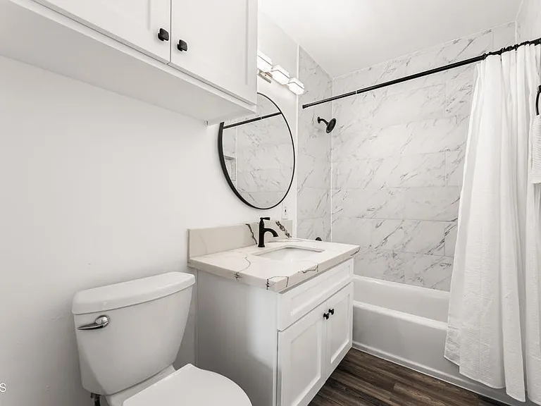 7637 Radford Ave — Photo 12
