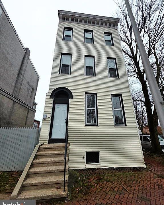 1st image of 300 Pine St