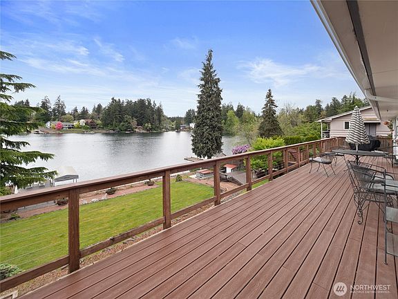 2nd image of 1119 Lake Vista Boulevard S