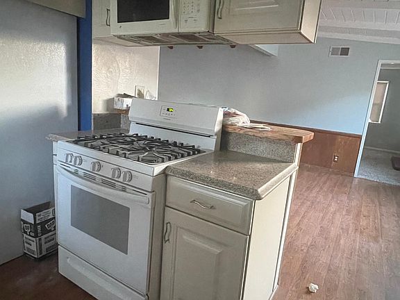 2nd image of 906 S Nutwood St
