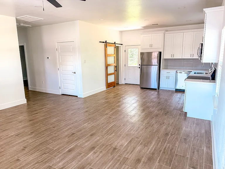 1217 Main St #B — Photo 4