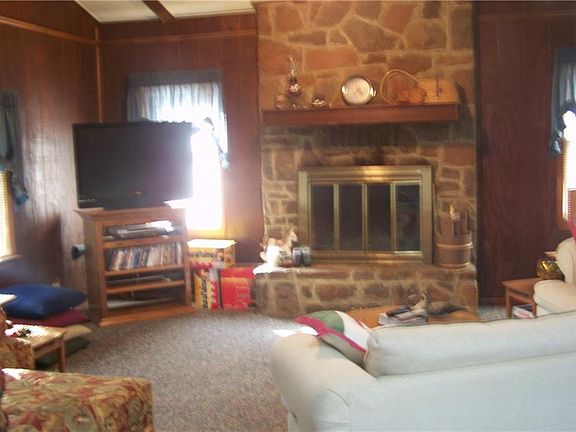 5th image of 100 Parkside Dr