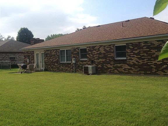 3rd image of 4066 Gateway Dr