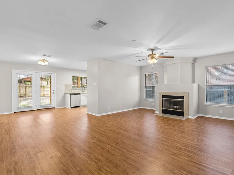 905 Lodosa Dr — Photo 7