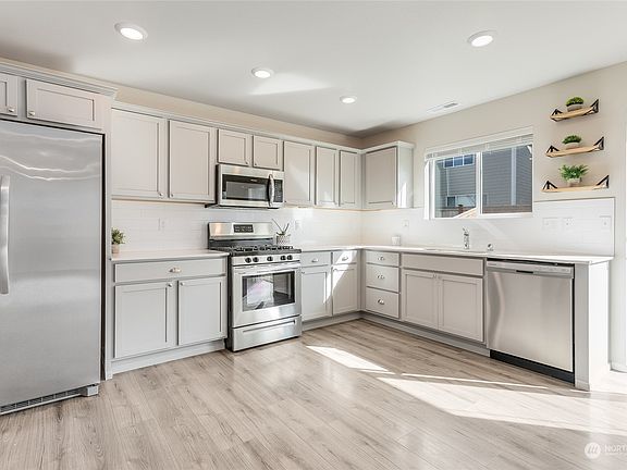 5th image of 19911 136th Avenue E