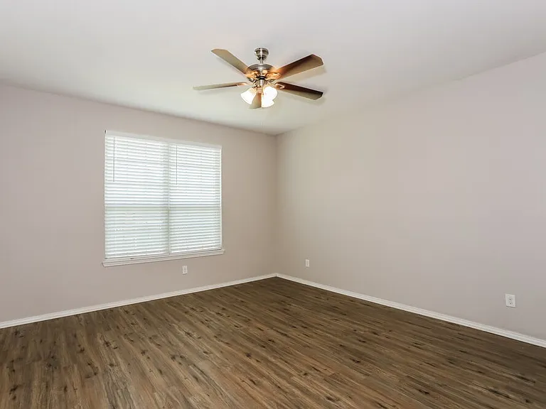 204 Bay St — Photo 11