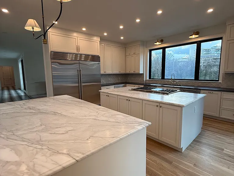 110 Lynnwood Blvd — Photo 3