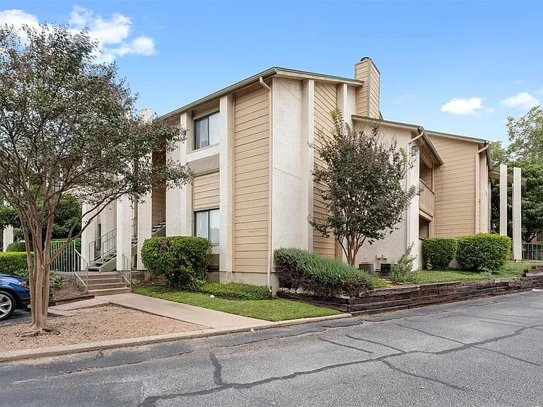 9100 Mountain Ridge Dr #105 — Photo 1