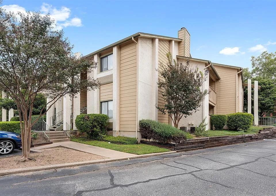 9100 Mountain Ridge Dr #105
