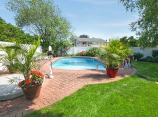 3035 Bond Dr, Merrick, NY 11566