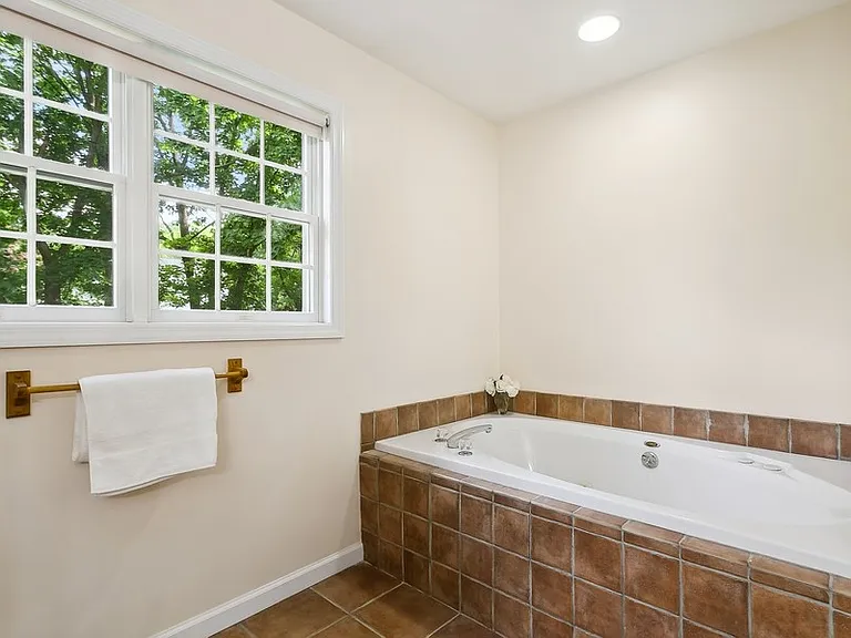 921 Shore Acres Dr — Photo 13