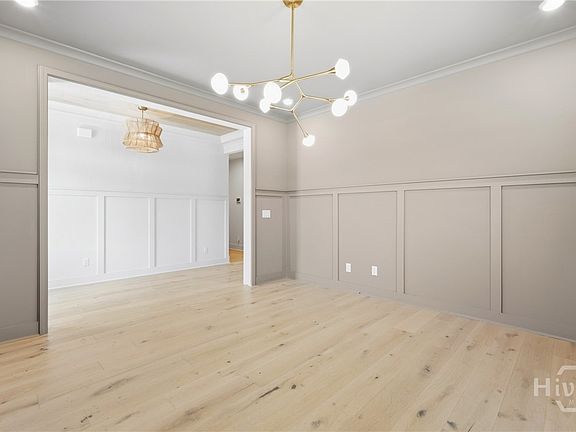 5th image of 243 Mage Street