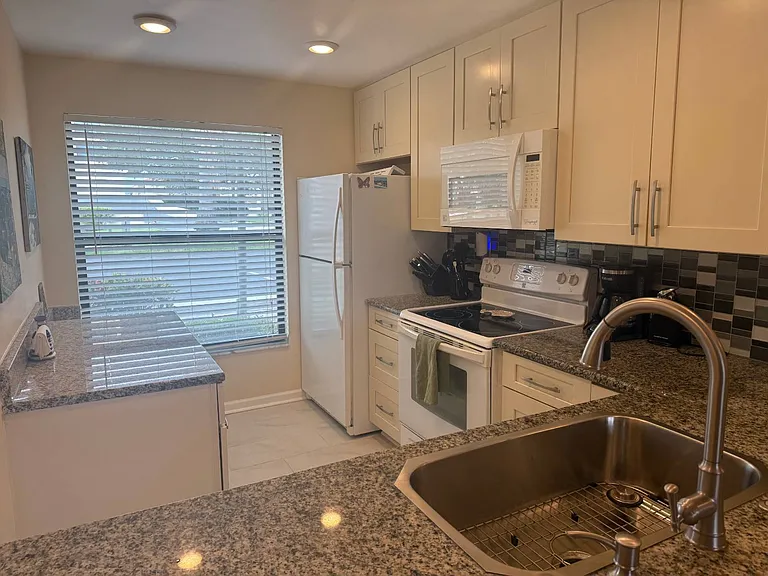 6180 Sun Blvd #115 — Photo 5