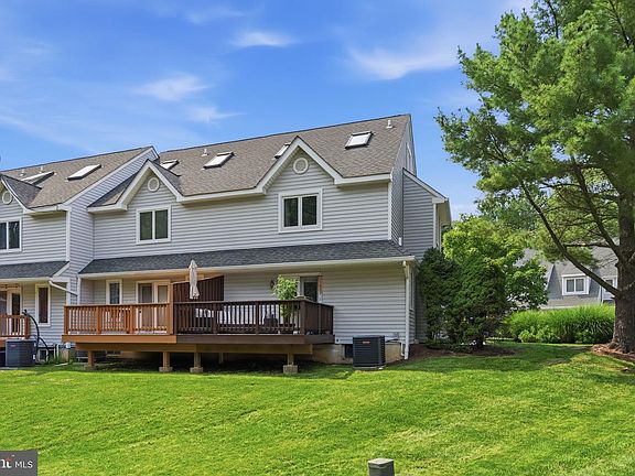 2nd image of 116 W Thomas Ct #116