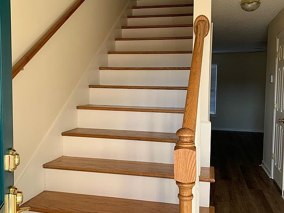 3rd image of 218 River Oaks Cir