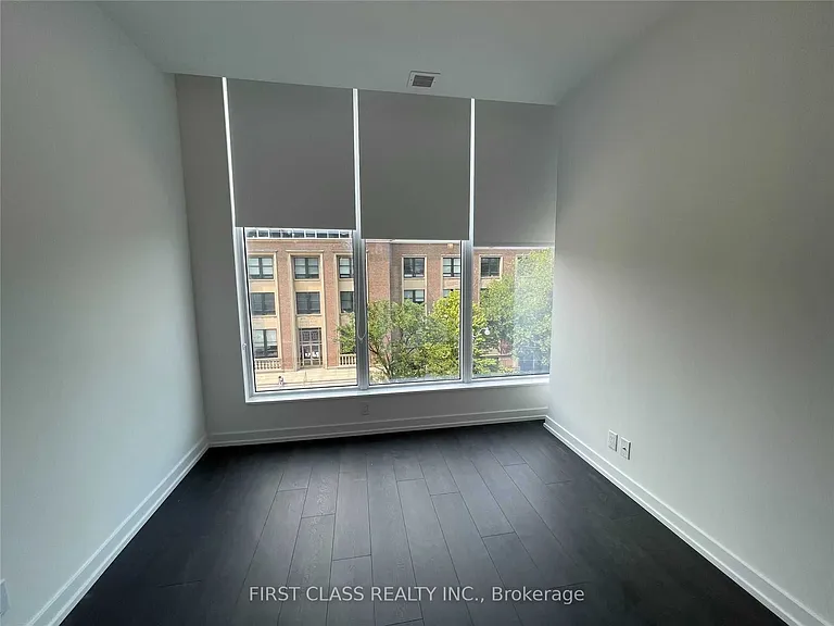 203 College St #406 — Photo 9