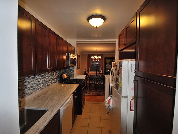 3rd image of 5 Sadore Ln APT 2E