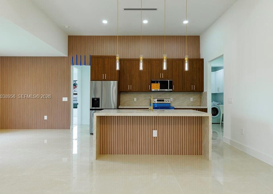 1st image of 814 Calyton Ave