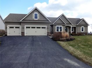 3959 Acorn Hill Dr, Canandaigua, NY 14424