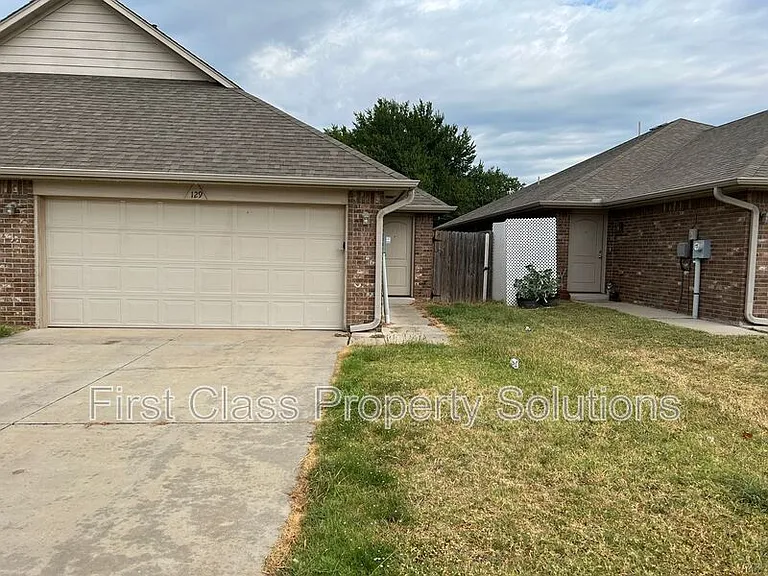 129 Ashley Dr — Photo 1