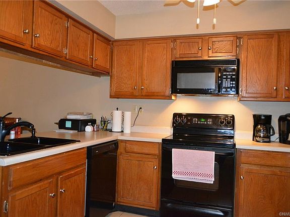 3rd image of 3636 Greenacres Dr #129
