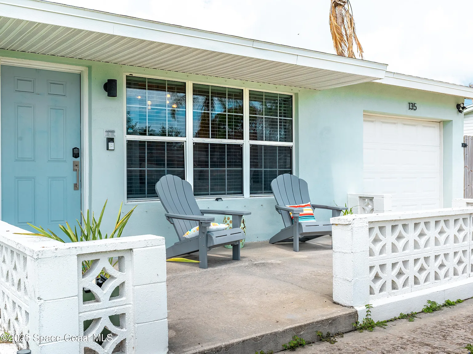 3 bed, 2.0 bath, 1098 sqft, $3,200 — Photo 2