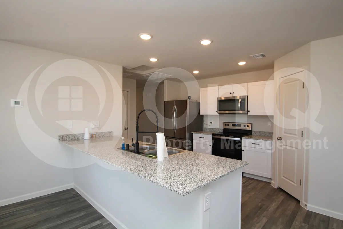 4 bed, 2.0 bath, 1517 sqft, $1,549 — Photo 2