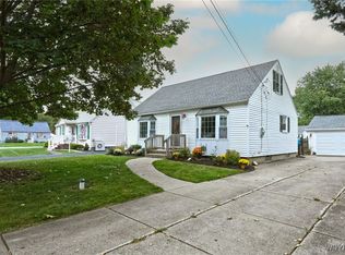 5757 Diana Ln, Lake View, NY 14085