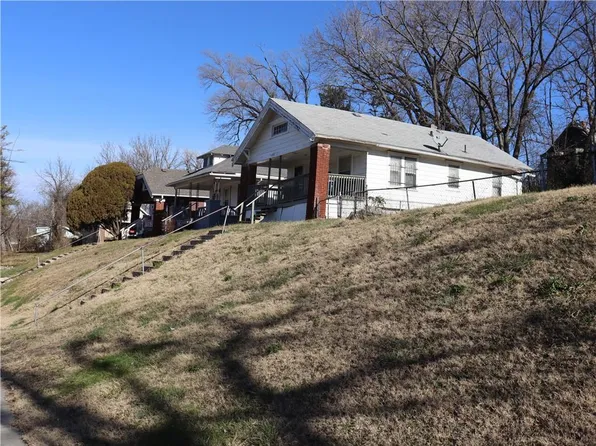 4205 Olive St, Kansas City, MO 64130