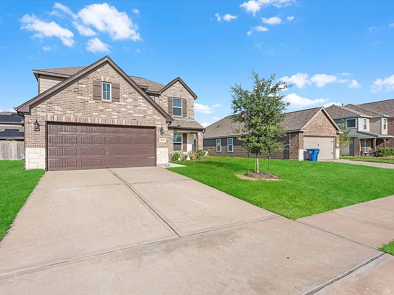 2606 Zephyr Ln — Photo 2