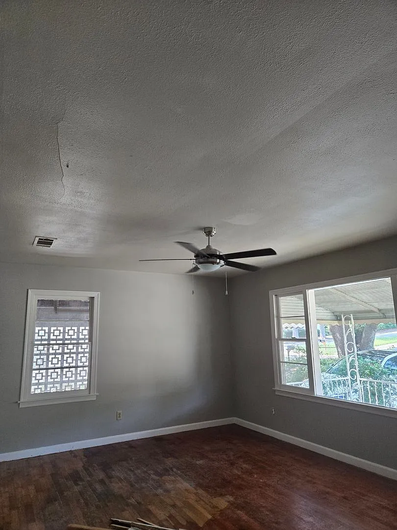 2bdrm 1 Bath — Photo 2