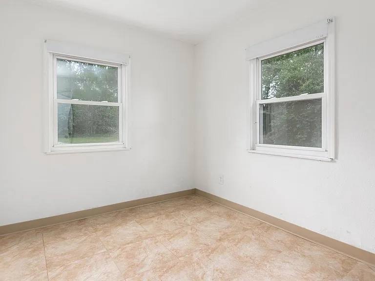 1231 S Denny St — Photo 6