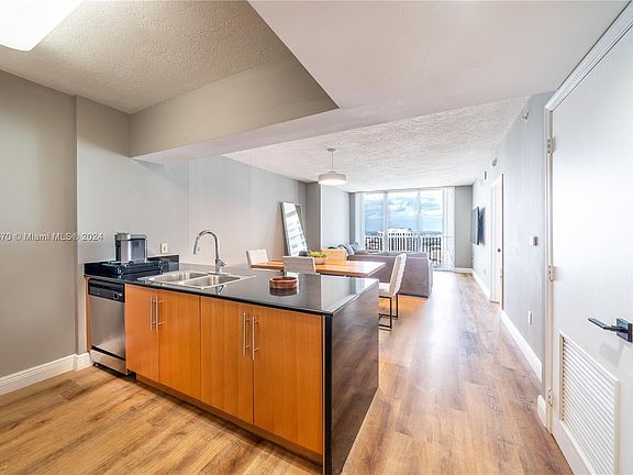 3rd image of 1750 N Bayshore Dr APT 4411