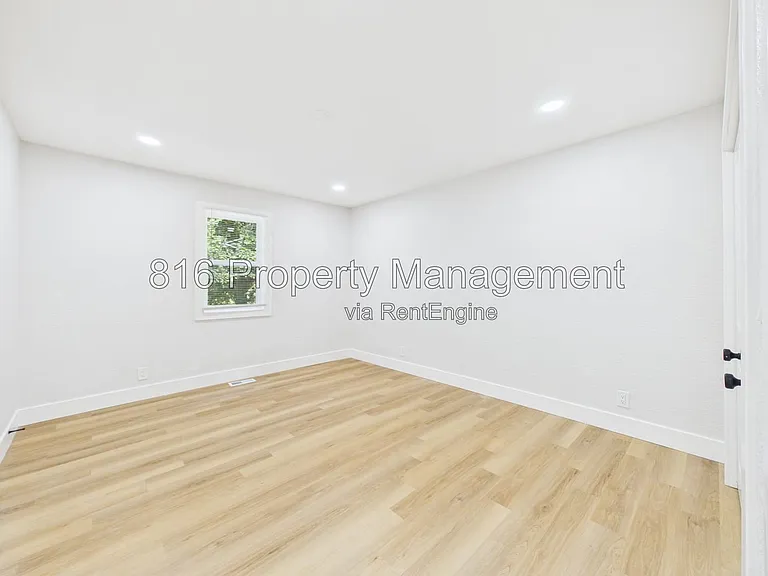9524 Manning Ave — Photo 12