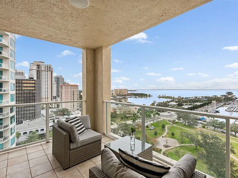 100 Beach Dr NE #1501 — Photo 31