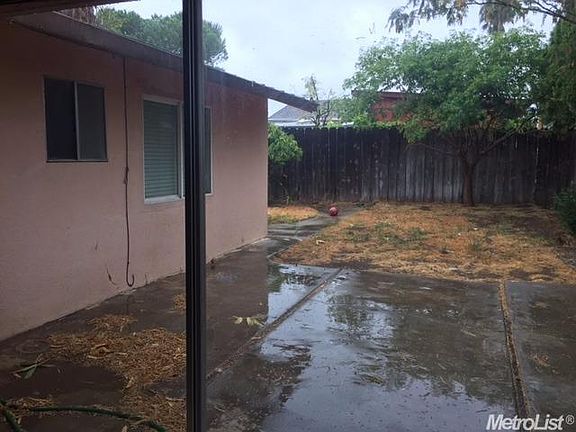 5th image of 7813 Camrose Way