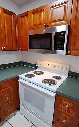2nd image of 3030 NE 21st Ter APT 7